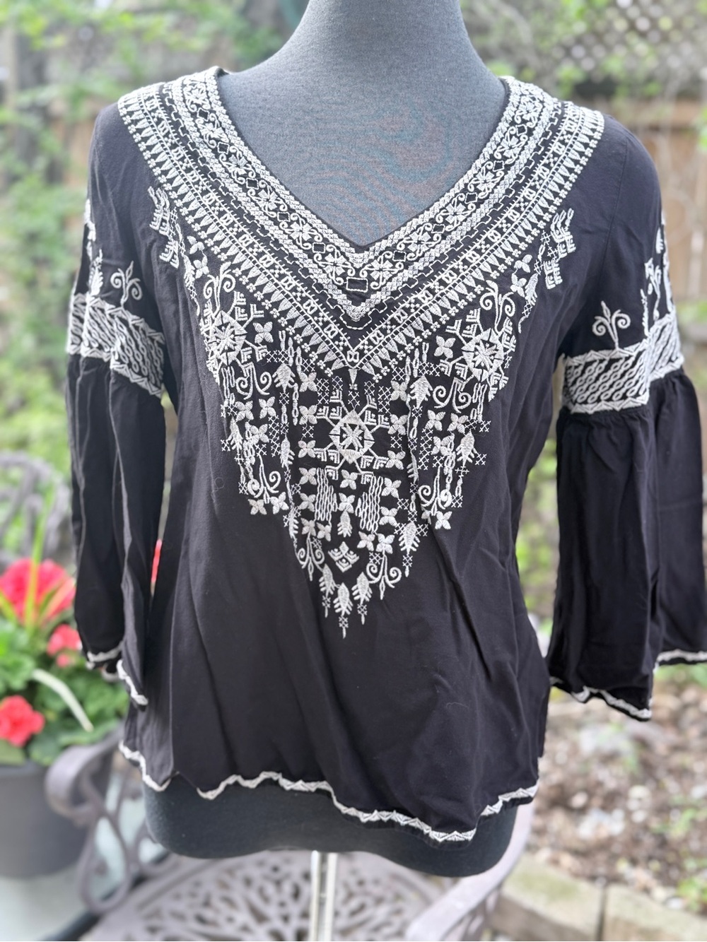 Chelsea & Theodore Boho Embroidered Bell Sleeve Blouse Size Medium